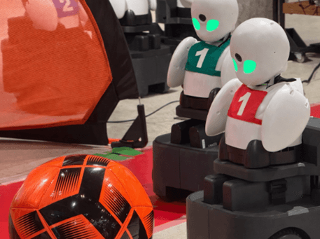 本大会の競技種目となる「OriHimeサッカー」