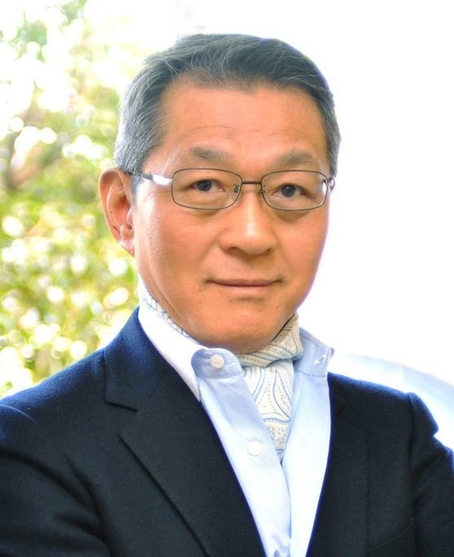 小島健輔氏