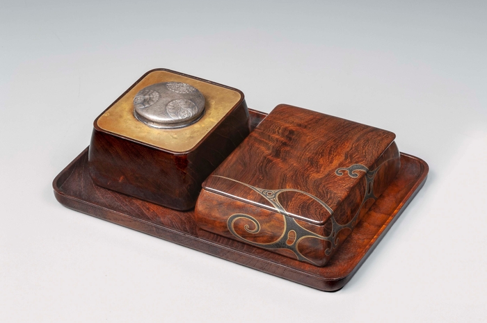 Photo.16 流水蒔絵たばこセット