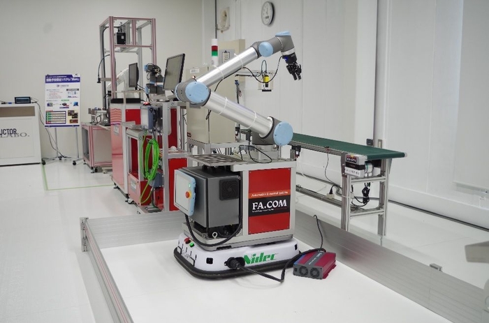 展示ソリューションの一例(AGV+協働ロボット)