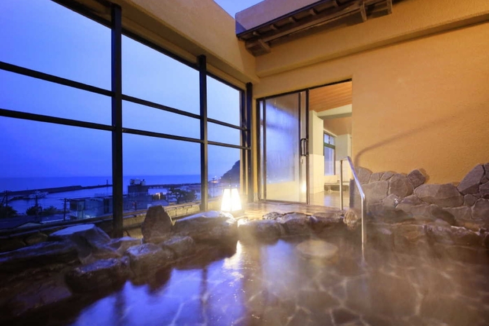 駿河湾を見渡す絶景の露天風呂