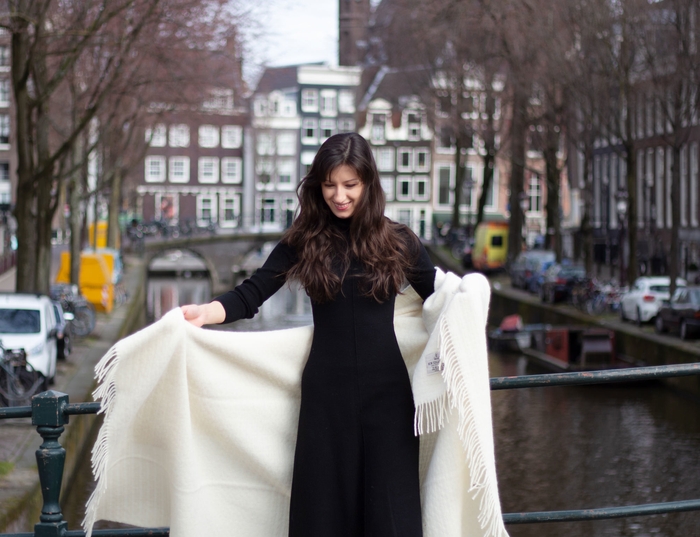 人気カラーのROTAN