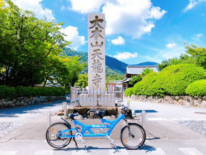 世界遺産の天龍寺をタンデム自転車で巡る