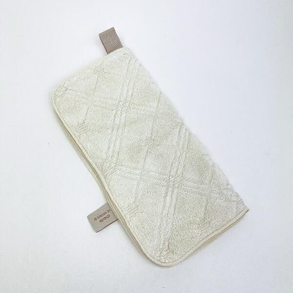 タオル生地でできているミッフィーのどっとポーチ