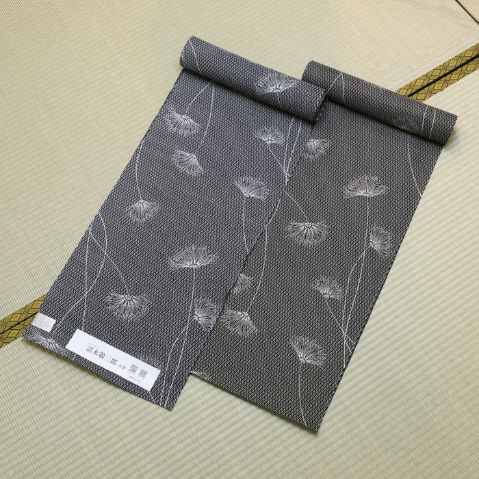 「薊(あざみ)」(左から)柄番:350/生地:しじら織、柄番:356/生地:綿紬刷毛目