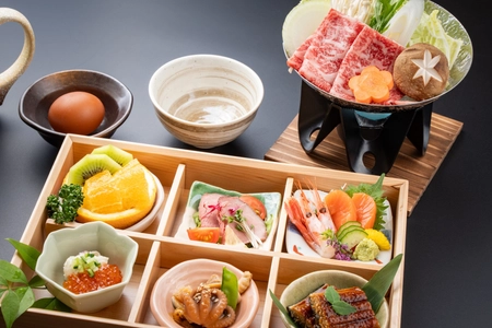兵庫・城崎にある"まちごと温泉街"で、但馬牛すき焼きと夢花火
「湯宿ささくら」で、浴衣と下駄で巡る日本の夏を
1泊2食付きプラン、5つの外湯めぐり券つき