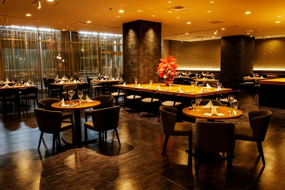 DINING TSUZUMI内観