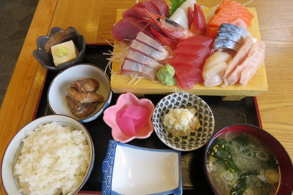 かつて「食べログベストレストラン」にも選ばれた湯本温泉の人気店『海幸(かいこう)』 新鮮な刺身定食がおすすめ!