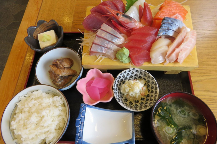かつて「食べログベストレストラン」にも選ばれた湯本温泉の人気店『海幸（かいこう）』 新鮮な刺身定食がおすすめ！