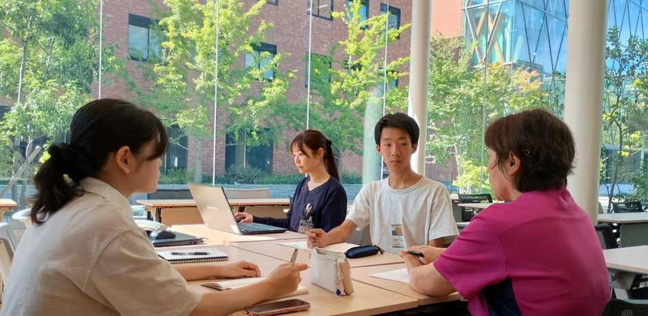 プロジェクトチームの会議風景