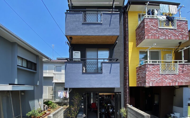 築28年の戸建てが「趣味とペットと暮らす快適な住まい」へ！愛車を望むガレージと愛犬との動線を両立した三階建てリノベーション