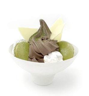 中部国際空港限定、アズキのソフトクリーム テイクアウト810円、イートイン825円