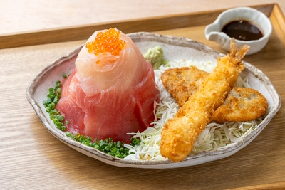 富士山と飛行機丼　2,200円