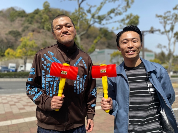 左から　竹内まなぶ・石田たくみ（カミナリ）