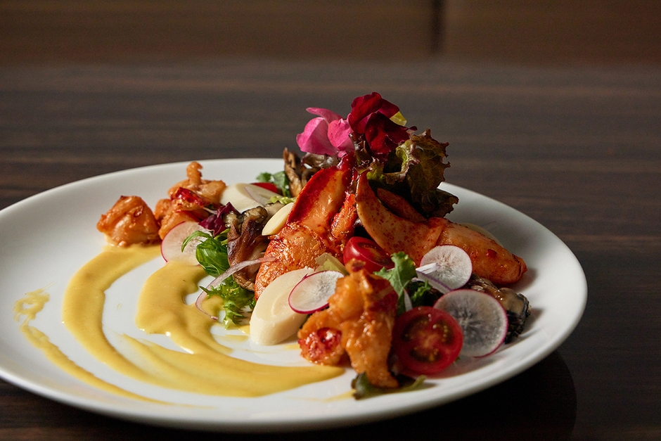 ハクレイサラダ、リリコイビネグレット、サフランバターロブスター