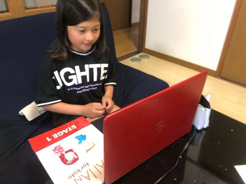 英会話レッスンを楽しむ会員　3