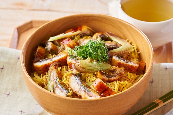 夏に食べたい食材、うなぎは「まぶし飯」でご用意。そのまま味わった後は出汁をかけて、うなぎ茶漬けで、二度美味しい！をお楽しみください。