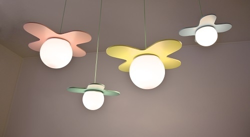 事例2) 照明器具メーカーがデザイナーと生み出した 下からの「子ども目線」を重視した保育施設向けの照明「Kids lighting」