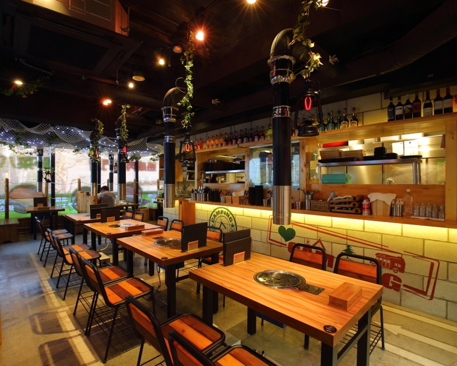 熟成肉専門店ヨプの王豚塩焼 新大久保駅前店(内観)