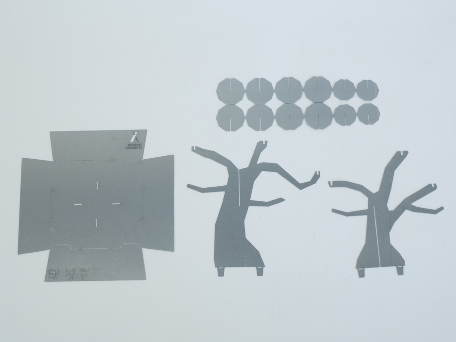 折り曲げと差込で完成