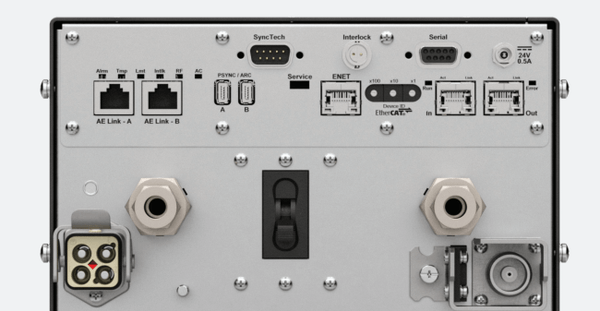 図. 半導体用RFジェネレータの製品画像