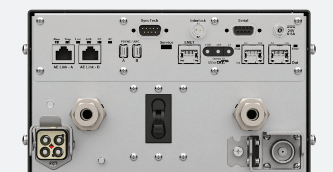 図. 半導体用RFジェネレータの製品画像
