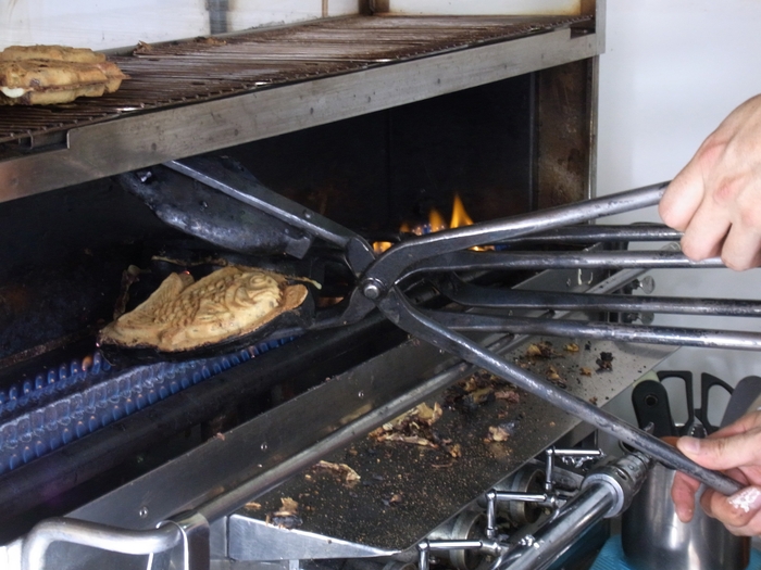 一丁焼きでたい焼きを焼いているところ