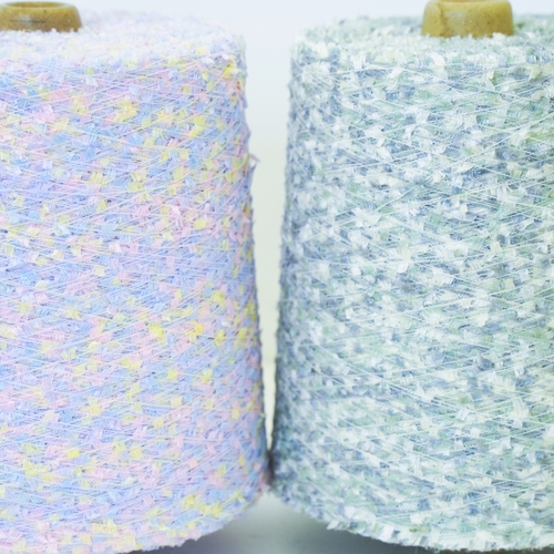 左が母の日をイメージしたカラー、右が父の日をイメージしたカラー。