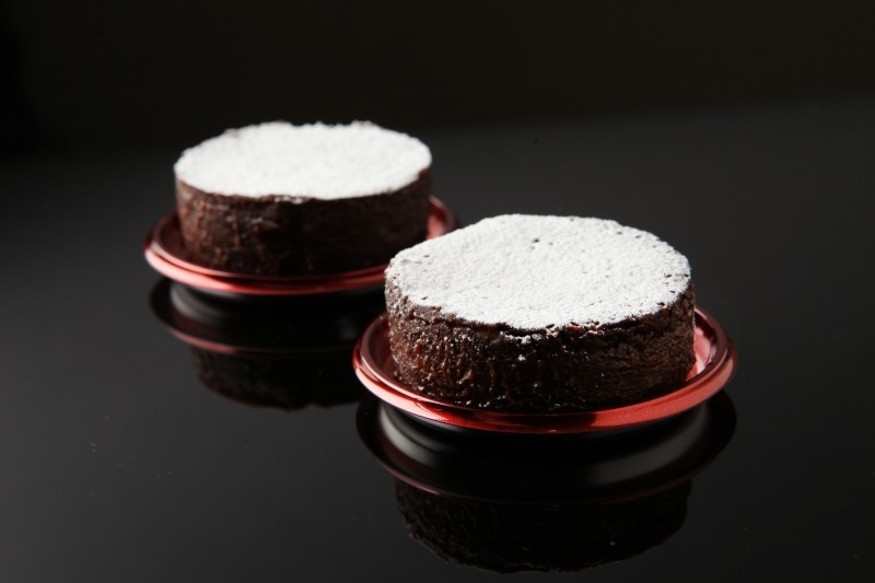 洛甘ビターショコラ<アマレット(本画像)><伏見のにごり酒><伏見の清酒>(各594円・税込)