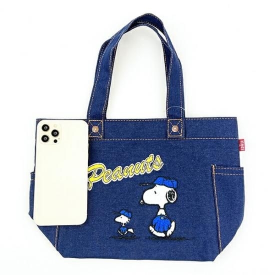 スヌーピーのカジュアルなコラボグッズ