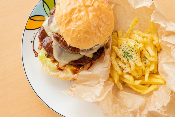 淡路牛パテが2倍になった「Wバーガー」1,980円（税込）