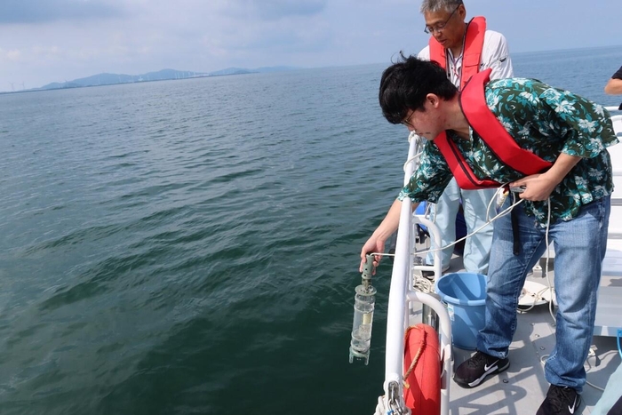 水質調査(水温、塩分、溶存酵素、クロロフィル)