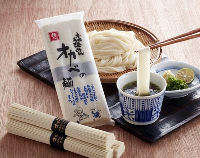 オカベの麺商品とザルイメージ