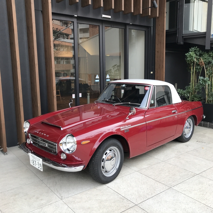 「DATSUN フェアレディ2000」