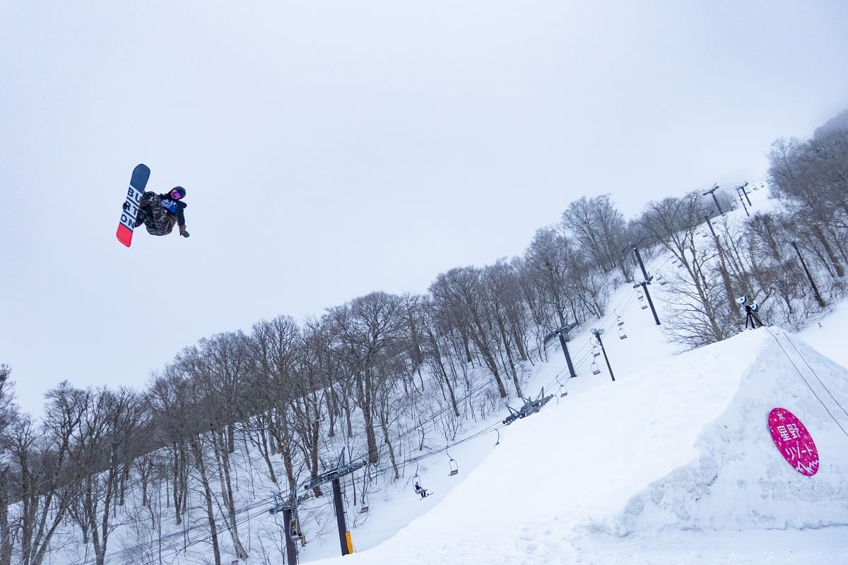 猫魔スキー場 賞金総額330万円 日本最大級のスノーボードビッグエア大会 Sclover Big Air を開催しました 芸能社会 Sanspo Com サンスポ