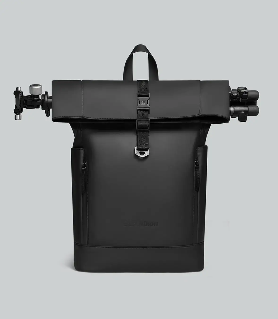 【ガストンルーガ】有名カメラブランド「Nikon」と革新性と時代を超越した限定バックパックを発表！