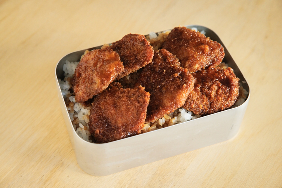 亜希さんの故郷・福井のソウルフード「ソースカツ丼弁当」