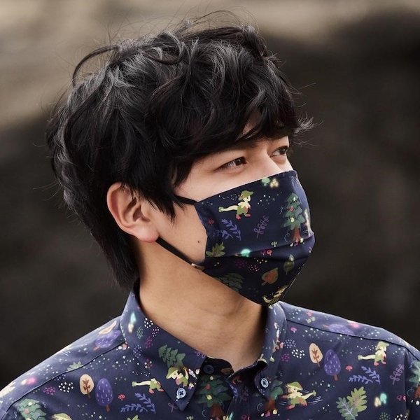 着用写真:マスク・キノガッサ柄