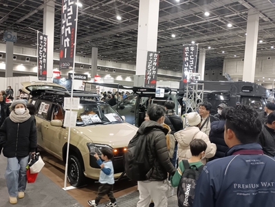 大阪モーターショーの会場内の様子（グッドサンブース）