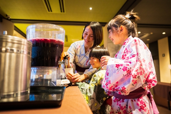 お子様もお愉しみいただけるようソフトドリンクもご用意しております