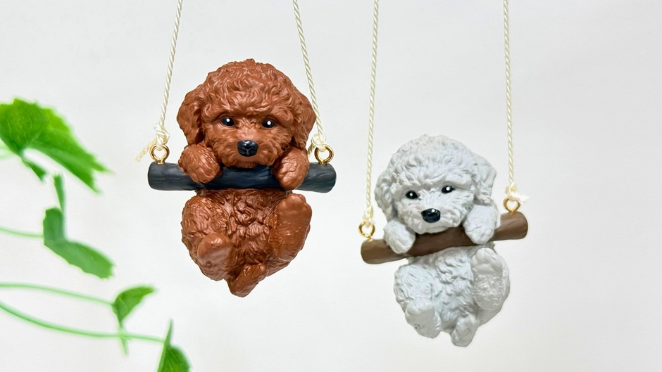 新色のチョコ(左)とシルバー