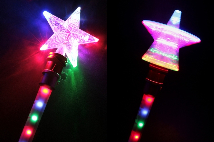 「光るくるくるお星さまスティック」 価格:1,000円 星が光りながら回るおもちゃです。