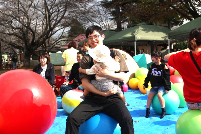 赤ちゃんも参加可能!バランスボール・エクササイズ