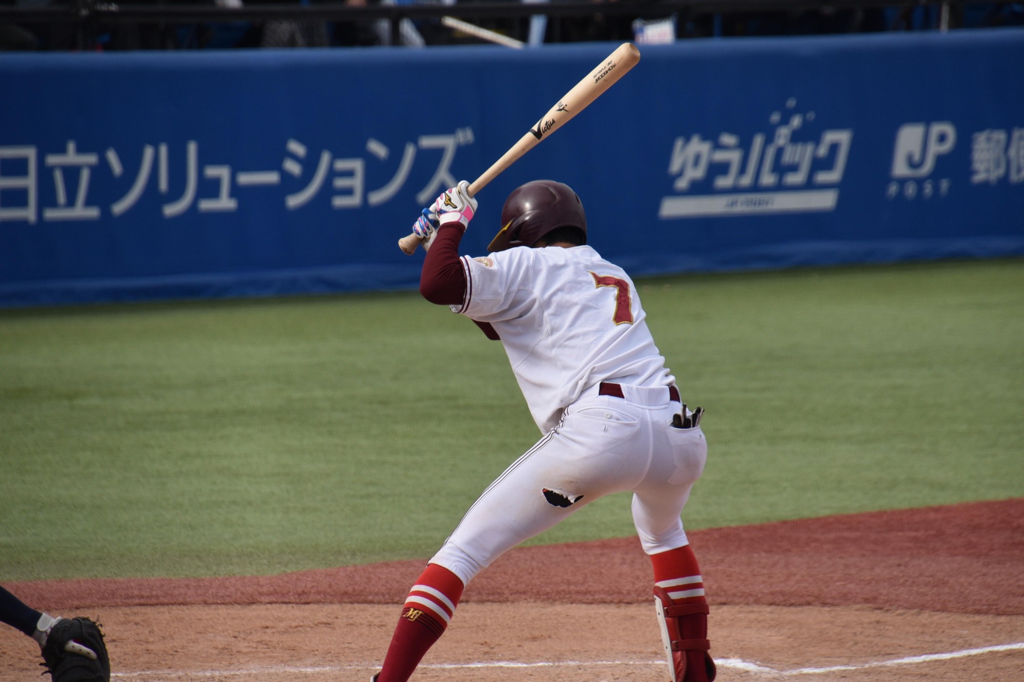 最後の打席で粘りを見せた西山慶選手(経済学部4年)