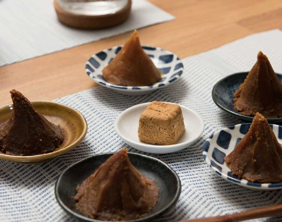 全国から集めた8種類の味噌を独自ブレンド「超合わせ味噌」