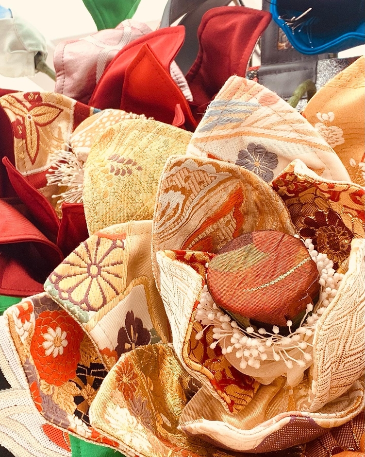 入選 帯アート「伝統美の開花」伝統文化の可能性を表現