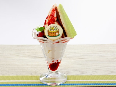 コラボ(2)　ピスタチオケーキとベリーパンナコッタのパフェ　830円(税抜)