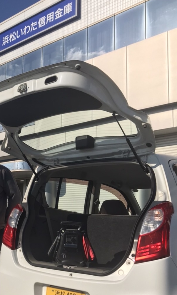 AMITE株式会社が販売するジャンプスターター『TRC-Jp』が、浜松いわた信用金庫西山支店(静岡県浜松市)の営業車に、車載用防災用品として搭載いただいております。