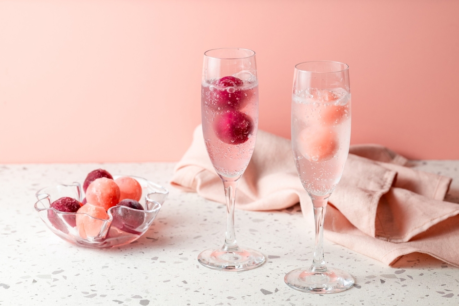 スパークリングに合わせて華やかに！ぷかぷか浮かぶ「ジャム氷」