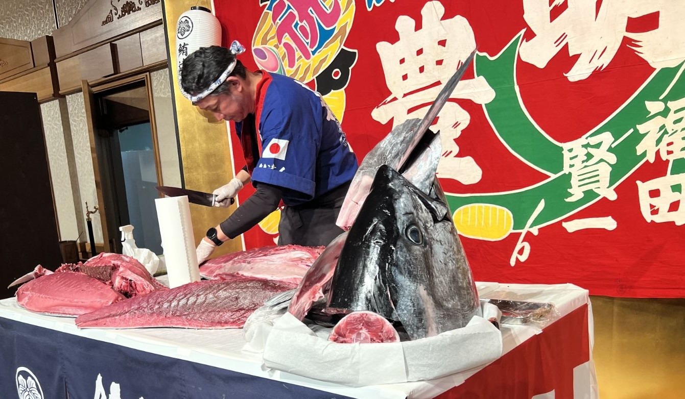 マグロ解体ショーも餅つき大会も全3部で開催！西明石のホテルで1月2日「お正月バイキング2027」　10月16日から予約受付開始